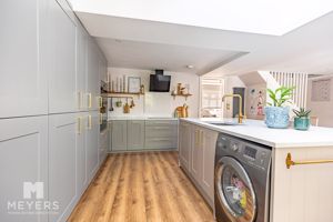 Photo 17- click for photo gallery